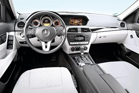 Mercedes C 350, Cockpit