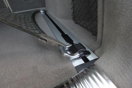Audi Q5 3.0 TDI Quattro, Detail, Netz, Schiene, Kofferraum