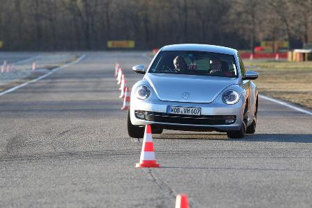 VW Beetle, Frontansicht, Slalom