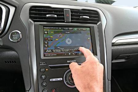 Ford Mondeo 2.0 TDCI, Navi, Bildschirm