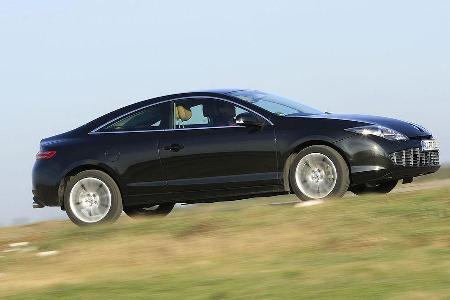 Die 180-km/h-Marke knackt der 3.5 V6 gerade einmal zwei Zehntelsekunden früher als der Zweiliter-Vierzylinder (25,0 zu 25,2 ...