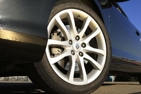 Schmucke 18-Zoll-Leichtmetallfelgen außen.