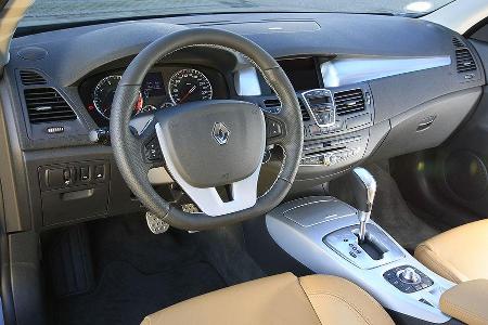 Das Cockpit des Laguna Coupé ist wertig, die Automatik etwas träge.