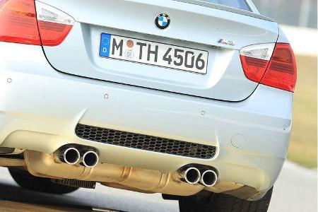 Mit einem Testverbrauch von 16,4 Liter/100 Kilometer liegt er deutlich unter dem Mercedes, ...