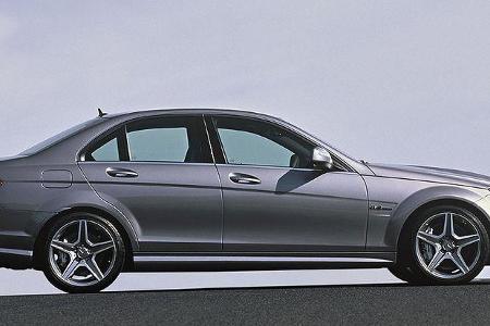 Die Höchstgeschwindigkeit wird elektronisch bei 250 km/h begrenzt.