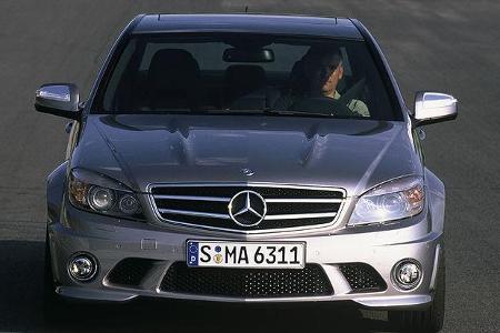 Die AMG-Hochleistungsbremsanlage ist serienmäßig an Bord.