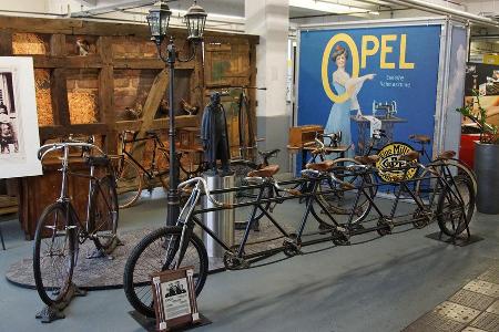 12/2015 - Opel Werkstatt, Rsselsheim, berblick - die Highlights des Museums - mokla1215
