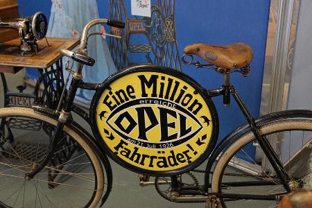 12/2015 - Opel Werkstatt, Rsselsheim, berblick - die Highlights des Museums - mokla1215