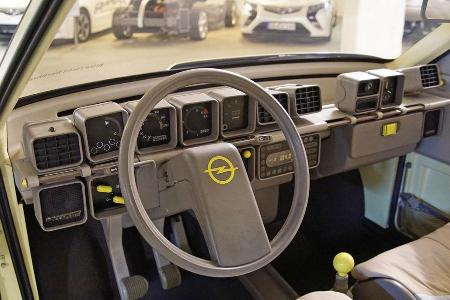 12/2015 - Opel Werkstatt, Rsselsheim, berblick - die Highlights des Museums - mokla1215