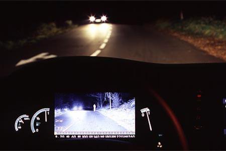 Night-Vision (2000): Vier Jahre lang gibt es das System - an sich nur eine abgewandelte Wärmebildkamera - im DeVille