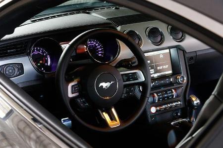 Ford Mustang 2.3 Ecoboost Fastback, Cockpit