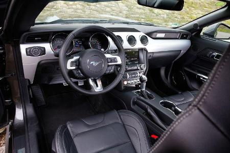 Ford Mustang 2.3 Ecoboost Fastback, Cockpit