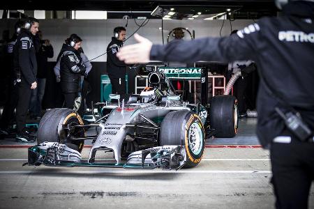 Jorge Lorenzo - Mercedes AMG W05 - Formel 1 Testrun - Silverstone - 5. Oktober 2016