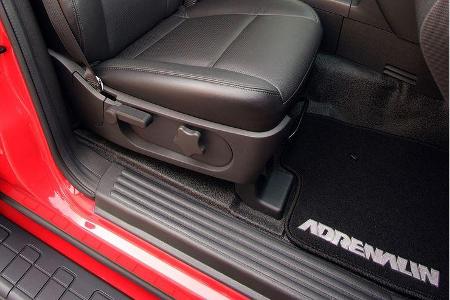 Bei Eis und Schnee sollten Sie Stoff-Fußmatten durch Allwetter-Modelle aus Gummi ersetzen. So verhindern Sie ein vollsaugen ...