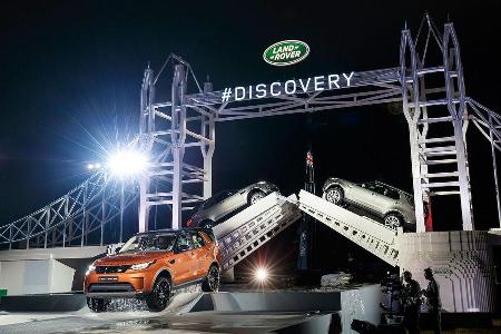 Land Rover Discovery LEGO Tower Bridge (2016)