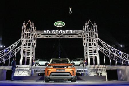 Land Rover Discovery LEGO Tower Bridge (2016)