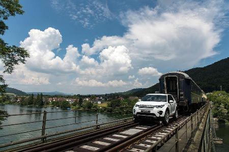 Land Rover Discovery Sport zieht 1000-Tonnen-Zug ber Rheinbrcke