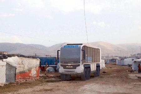 Flexibles humanitäres Fahrzeugkonzept flexHVC – MAN Bus 8x8 für Krisengebiete