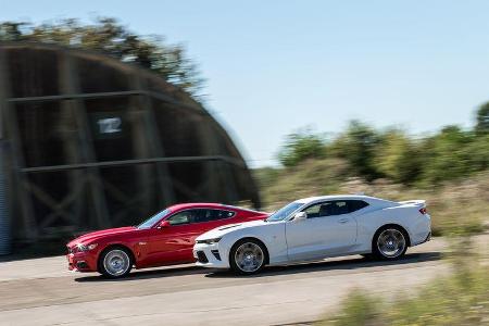 Chevrolet Camaro 6.2V8, Ford Mustang 5.0 V8, Impression