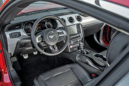 Ford Mustang 5.0 V8, Cockpit