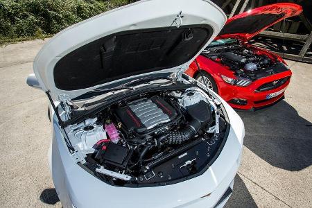 Chevrolet Camaro 6.2V8, Ford Mustang 5.0 V8, Impression