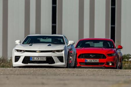 Chevrolet Camaro 6.2V8, Ford Mustang 5.0 V8, Impression