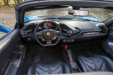 Ferrari 488 Spider, Cockpit