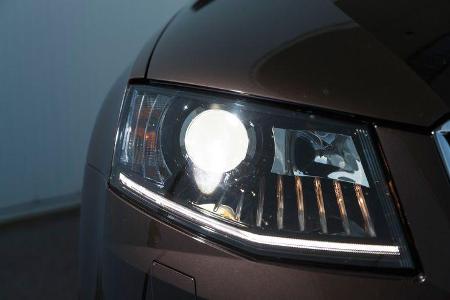 Skoda Octavia Combi 2.0 TDI, Frontscheinwerfer
