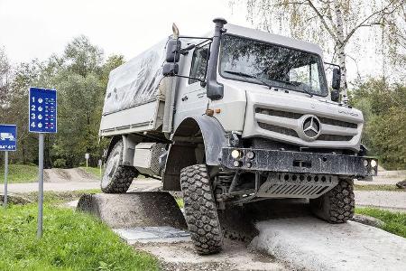 Unimog hochgeländegängig Euro VI im Geländeeinsatz (Testgelände Ötigheim)
