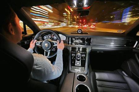 Porsche Panamera 4S, Cockpit, Fahrersicht