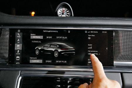 Porsche Panamera 4S, Infotainment