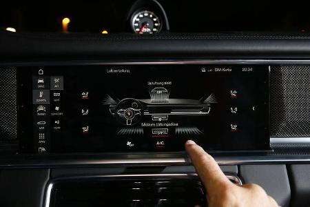 Porsche Panamera 4S, Infotainment