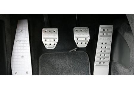 Eine Pedalerie wie aus dem SM-Studio