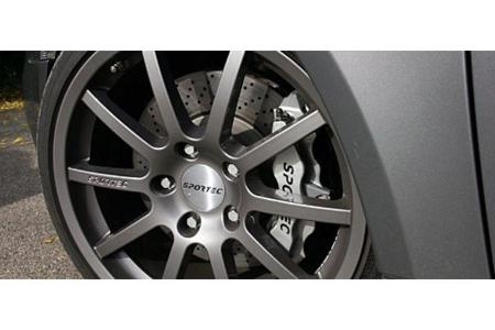 Frohe Runde: Die edlen, 19 Zoll großen Felgen schaffen Platz für die üppig dimensionierte Bremsanlage