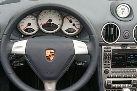 In Sachen Wertigkeit des Interieurs hat der Boxster zum Porsche 911 Carrera aufgeschlossen