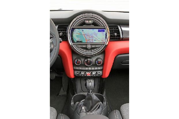 Mini Cooper D, Mittelkonsole, Zentralinstrument