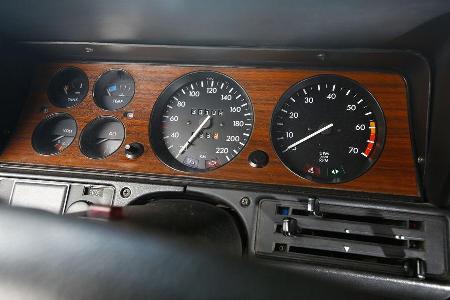 Opel Commodore B, Rundinstrumente