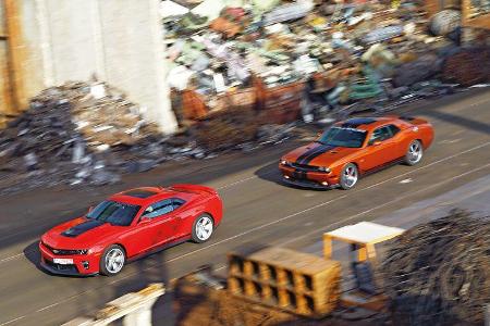Chevrolet Camaro ZL1, Dodge Challenger SRT8 392, von oben