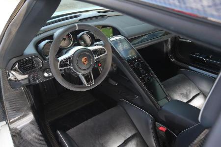 Porsche 918 Spyder, Cockpit
