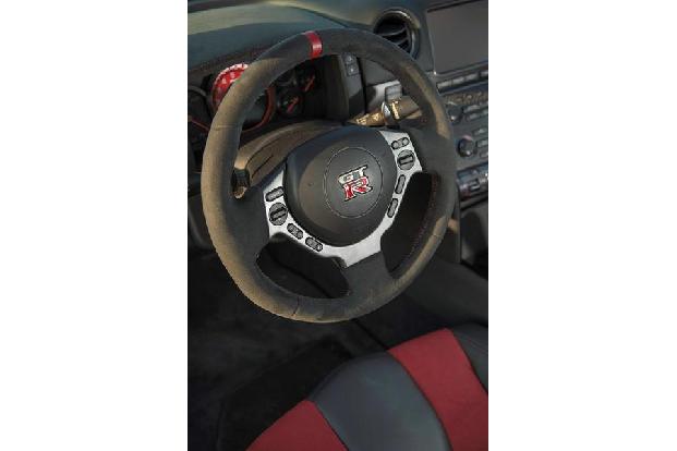 Nissan GT-R Nismo, Fahrbericht, Sportwagen, Supersportwagen, Nrburgring, Nordschleife, Cockpit, Lenkrad