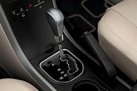 Mahindra XUV 500 Modelljahr 2016