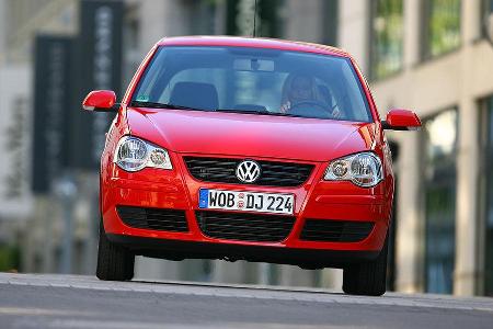 Ein 21-jährigen Student aus Stuttgart - ledig, keine Kinder, kein Wohneigentum - muss zwischen 717 und rund 1.800 Euro für d...