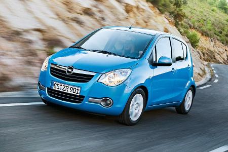 Blauer Opel Agila