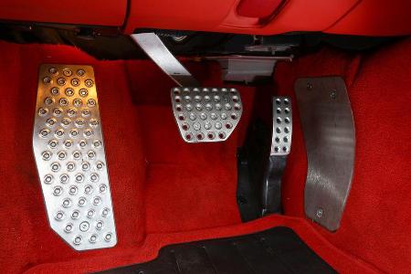 Ferrari F12 Berlinetta, Pedalerie