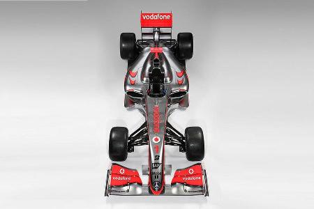 Der Heckflügel ist sehr schmal, der Frontflügel erstreckt sich dafür über die gesamte Breite des Fahrzeugs.