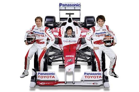 Das Fahrertrio: Jarno Trulli, Testfahrer Kamui Kobayashi und Timo Glock (v.l.n.r.)