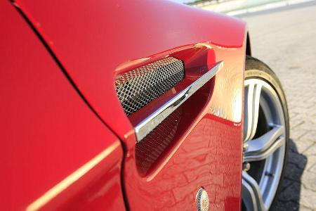 Stilelemente an beiden Fahrzeugen ...