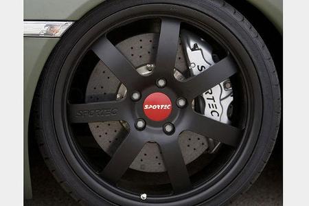 Schwarze Felgen von Sportec.