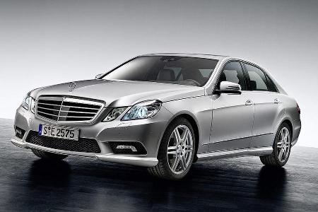 Mercedes verlangt für die sportliche Aufwertung der ab März 2009 erhältlichen E-Klasse zwischen 2.915 und 4.046 Euro extra.