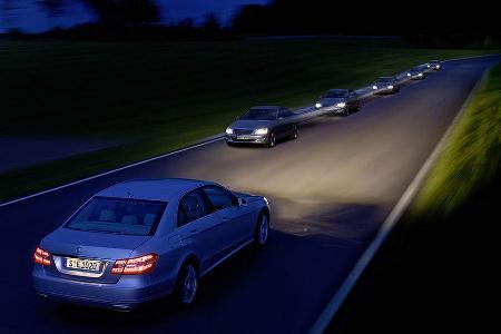 Der Fernlichtassistent erlaubt permanentes fahren mit Fernlicht.